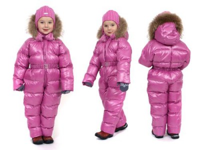 foto-devochka-v-rozovom-pink-kombinezone.jpg